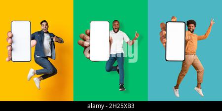 I giovani multirazziali sorridenti saltano in aria, mostrando smartphone con mockup, banner design. Collage Foto Stock