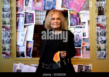 Spagna. 19 Ott 2021. (10/19/2021) Gloria Steinmen Visita Steinem Space. Area dedicata alla revisione di alcune pietre miliari e figure chiave nella storia del movimento femminista della carriera biografica e professionale di Gloria Steinem. Magazzino magazzino magazzino anteroom.Eventi culturali organizzati dalla Fondazione Principessa delle Asturie, compresi gli incontri con i vincitori.Jose de Andres, Gloria Steinmen e Marina Abramovic (Foto di Mercedes Menendez/Pacific Press/Sipa USA) Credit: Sipa USA/Alamy Live News Foto Stock