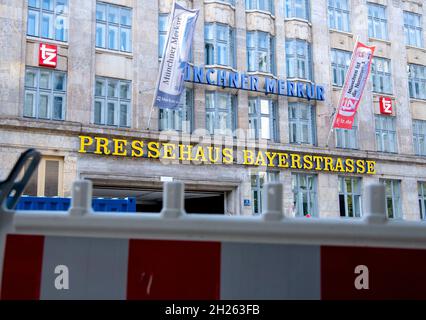 Monaco di Baviera, Germania. 20 Ott 2021. La Pressehaus Bayerstraße, sede del gruppo media di Ippen e dei quotidiani tz e Münchner Merkur. Credit: Sven Hoppe/dpa/Alamy Live News Foto Stock