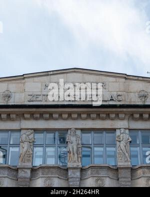 Monaco di Baviera, Germania. 20 Ott 2021. La Pressehaus Bayerstraße, sede del gruppo media di Ippen e dei quotidiani tz e Münchner Merkur. Credit: Daniel Josling/dpa/Alamy Live News Foto Stock