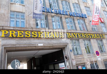 Monaco di Baviera, Germania. 20 Ott 2021. La Pressehaus Bayerstraße, sede del gruppo media di Ippen e dei quotidiani tz e Münchner Merkur. Credit: Daniel Josling/dpa/Alamy Live News Foto Stock