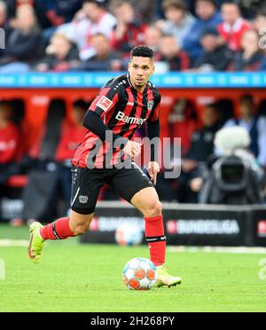 PAULINHO (LEV) action, calcio 1° Bundesliga, 08° giorno di incontro, Bayer 04 Leverkusen (LEV) - FC Bayern Monaco (M) 1: 5, il 17 ottobre 2021 a Leverkusen/Germania. Le normative #DFL vietano l'uso di fotografie come sequenze di immagini e/o quasi-video # Â Foto Stock