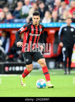PAULINHO (LEV) action, calcio 1° Bundesliga, 08° giorno di incontro, Bayer 04 Leverkusen (LEV) - FC Bayern Monaco (M) 1: 5, il 17 ottobre 2021 a Leverkusen/Germania. Le normative #DFL vietano l'uso di fotografie come sequenze di immagini e/o quasi-video # Â Foto Stock