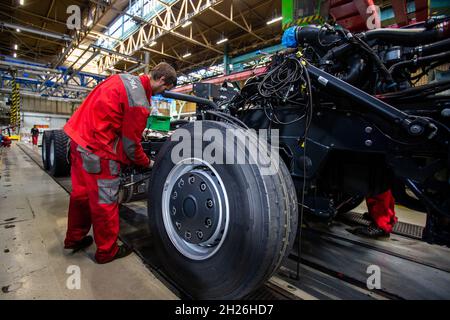 Koprrivnice, Repubblica Ceca. 20 Ott 2021. Tatra Trucks, l'unico costruttore di autocarri sul mercato ceco, ha prodotto 875 veicoli nel periodo gennaio-settembre, 36 in meno di un anno fa. Stabilimento di Tatra a Koprrivnice, Repubblica Ceca, 20 ottobre 2021. Credit: Vladimir Prycek/CTK Photo/Alamy Live News Foto Stock