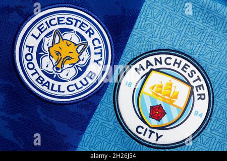 Primo piano di Leicester e Man City club crest. Foto Stock