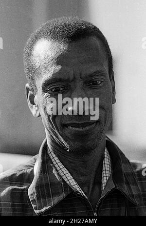 Ted Corbitt alla maratona di New York 1975. Foto Stock