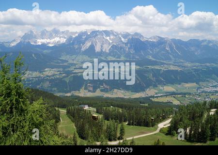 Splendido paesaggio alpino della regione di Schladming-Dachstein in Austria Foto Stock