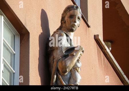 Der Karl Marx Hof a Vienna, eine riesige Wohnanlage aus der Zwischenkriegszeit - il Karl Marx Hof a Vienna, un enorme complesso residenziale dall'Inter Foto Stock