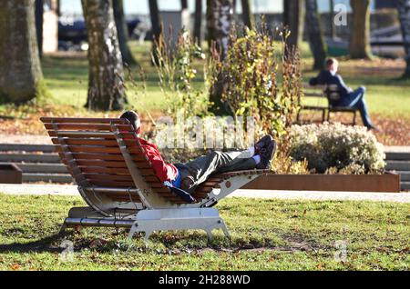 Erholung im Freien im Salzkammergut während des lockdown in Österreich (Europa) - attività ricreative all'aperto nel Salzkammergut durante il blocco ad Aust Foto Stock