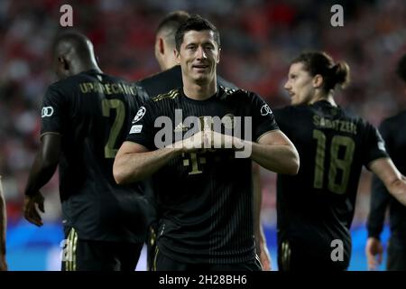 Lisbona, Portogallo. 20 Ott 2021. Robert Lewandowski del Bayern Muenchen festeggia durante la partita di football del gruppo e della UEFA Champions League tra SL Benfica e il Bayern Muenchen allo stadio Luz di Lisbona, Portogallo, il 20 ottobre 2021. (Credit Image: © Pedro Fiuza/ZUMA Press Wire) Foto Stock