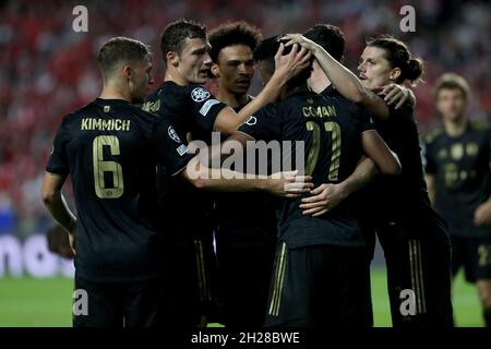 Lisbona, Portogallo. 20 Ott 2021. I giocatori del Bayern Muenchen festeggiano durante la partita di calcio del gruppo e della UEFA Champions League tra SL Benfica e il Bayern Muenchen allo stadio Luz di Lisbona, Portogallo, il 20 ottobre 2021. (Credit Image: © Pedro Fiuza/ZUMA Press Wire) Foto Stock