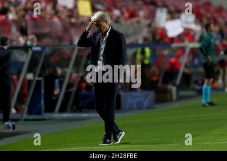 Lisbona, Portogallo. 20 Ott 2021. Jorge Jesus, allenatore di Benfica, reagisce durante la partita di football del gruppo e della UEFA Champions League tra SL Benfica e il Bayern Muenchen allo stadio Luz di Lisbona, Portogallo, il 20 ottobre 2021. (Credit Image: © Pedro Fiuza/ZUMA Press Wire) Foto Stock