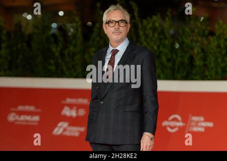 Roma, Italia. 20 Ott 2021. Alfonso Cuaron sul tappeto rosso all'Auditorium Parco della Musica. Credit: SOPA Images Limited/Alamy Live News Foto Stock