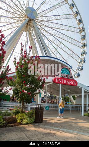 L'attrazione Great Smoky Mountain Wheel presso il centro ricreativo Island di Pigeon Forge, Tennessee Foto Stock