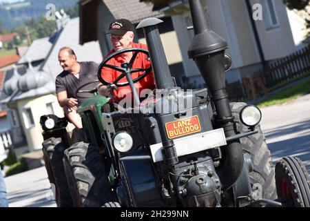 Oldtimer-Traktor-Treffen a Neukirchen, Vöcklabruck, Österreich, Europa - incontro dei trattori d'epoca a Neukirchen, Vöcklabruck, Österreich, Europa Foto Stock