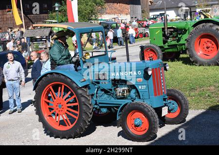 Oldtimer-Traktor-Treffen a Neukirchen, Vöcklabruck, Österreich, Europa - incontro dei trattori d'epoca a Neukirchen, Vöcklabruck, Österreich, Europa Foto Stock