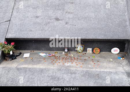 Shanksville, Pennsylvania, Stati Uniti. Una piccola area sacra vicino a un masso di arenaria di 17 tonnellate al Flight 93 National Memorial. Foto Stock