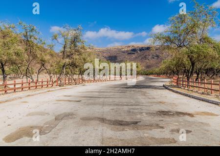 Strada a Wadi Dharbat vicino a Salalah, Oman Foto Stock