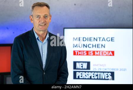 Monaco di Baviera, Germania. 20 Ott 2021. Stefan Sutor, Managing Director di Medien.Bayern GmbH, ha fotografato durante una sessione fotografica. Secondo il motto "nuove prospettive", il 35° Medientage si svolgerà a Monaco dal 25-29 ottobre 2021. (A dpa 'nuove prospettive: Monaco Media Days Sound out the Future of the industry') Credit: Sven Hoppe/dpa/Alamy Live News Foto Stock