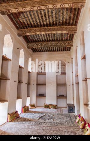 JABRIN, OMAN - 2 MARZO 2017: Una delle camere nel castello di Jabrin, Oman Foto Stock