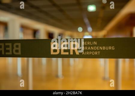 BERLINO/GERMANIA - 25 AGOSTO 2021: BER berlino - barriera di brandeburgo diretta all'aeroporto di Schoenefeld, Berlino. Foto Stock