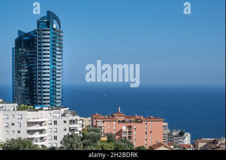 Il Tour Odéon sull'Avenue de l'Annonciade è l'edificio più alto di Monaco e con i 170 metri più alti sulle rive mediterranee d'Europa. Foto Stock