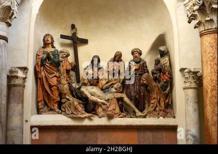 Milano. Italia. La falsa abside di Santa Maria presso San Satiro, cappella di San Satiro con la lamentazione di Agostino de Fondulis Foto Stock