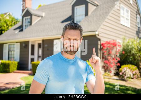 immobiliare accoglienza visitatori. affitto o acquistare nuova casa. assicurazione casa promozione. Foto Stock