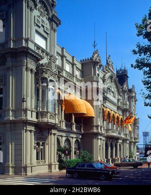 JUNTA DE OBRAS DEL PUERTO - EDIFICIO DEL PUERTO AUTONOMO DE BARCELONA REALIZADO ENTRE 1895 Y 1902 - PORTA DE LA PAU. Autore: VALDES JULI. LOCALITÀ: JUNTA DE OBRAS DEL PUERTO. Barcellona. SPAGNA. Foto Stock