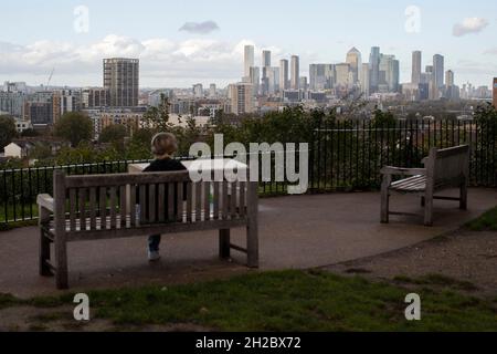 16/09/2020. Londra, Regno Unito. Una vista di Canary Wharf da punto collina. Photo credit: George Cracknell Wright Foto Stock