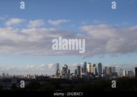 16/09/2020. Londra, Regno Unito. Una vista di Canary Wharf da Greenwich Park. Photo credit: George Cracknell Wright Foto Stock