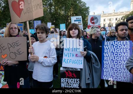 Rifugiati accoglienza Rally contro come il governo progredisce la sua legge anti-rifugiati attraverso il Parlamento-Londra-20- 10-2021 Foto Stock