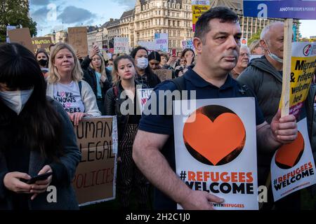 Rifugiati accoglienza Rally contro come il governo progredisce la sua legge anti-rifugiati attraverso il Parlamento-Londra-20- 10-2021 Foto Stock