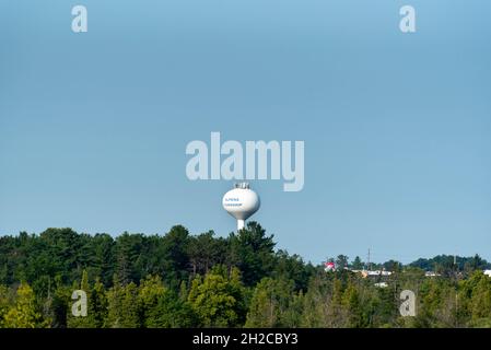 Alpena Michigan, USA - 19 luglio 2021: Torre di stoccaggio dell'acqua ad Alpena Foto Stock