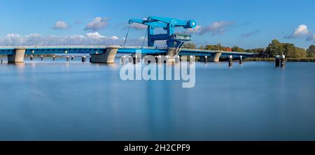 Ponte di bascule 'Blaues Wunder' sul Peenestrom a Wolgast (Germania) Foto Stock