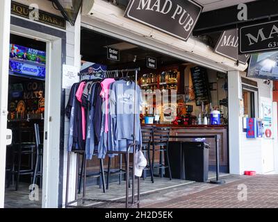 MAD Pub al John's Pass Village & Boardwalk, Madeira Beach, Florida, USA. Foto Stock