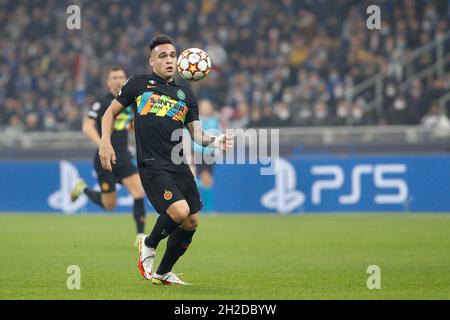 Italia. 19 Ott 2021. Italia, Milano, 19 2021 ottobre: Lautaro Martinez (Inter attaccante) attacca l'area di rigore nella prima metà durante la partita di calcio FC INTER vs SHERIFF, UCL matchday3, stadio San Siro (Foto di Fabrizio Andrea Bertani/Pacific Press/Sipa USA) Credit: Sipa USA/Alamy Live News Foto Stock