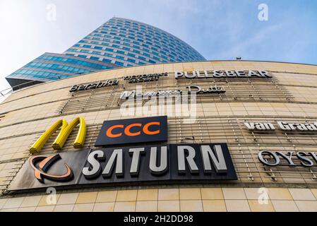 Varsavia, Polonia - 1 settembre 2018: Zlote Tarasy o Golden Terraces, centro commerciale a Varsavia, Polonia Foto Stock