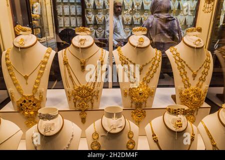 KUWAIT CITY, KUWAIT - 17 MARZO 2017: Gioielleria al Souq di Kuwait City Foto Stock