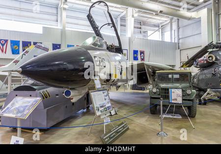 Grumman Aerospace F-14 mostra di aerei da caccia Tomcat presso il Battleship Memorial Park di Mobile, Alabama Foto Stock