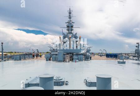 Big Guns calibro 45 da 16 pollici sulla nave da battaglia USS Alabama al Battleship Memorial Park di Mobile, Alabama Foto Stock