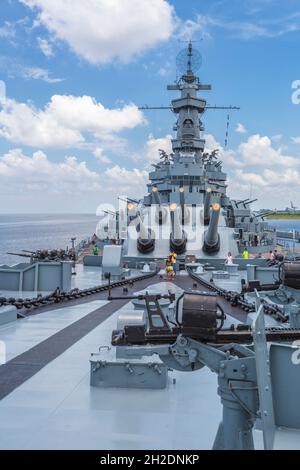 Big Guns calibro 45 da 16 pollici sulla nave da battaglia USS Alabama al Battleship Memorial Park di Mobile, Alabama Foto Stock