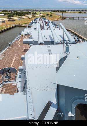 Big Guns calibro 45 da 16 pollici sulla nave da battaglia USS Alabama al Battleship Memorial Park di Mobile, Alabama Foto Stock