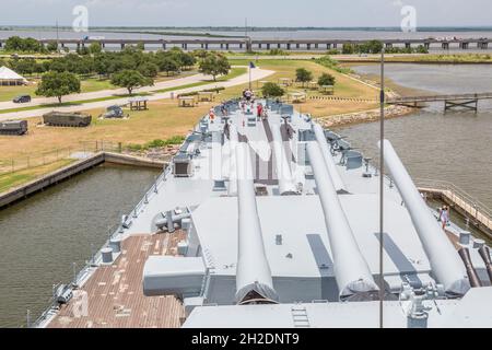 Big Guns calibro 45 da 16 pollici sulla nave da battaglia USS Alabama al Battleship Memorial Park di Mobile, Alabama Foto Stock