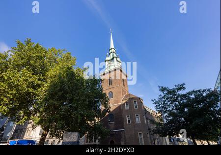 All Hallows by the Tower, la chiesa più antica della città di Londra, fondata 675AD in epoca anglosassone, un edificio classificato di grado 1 restaurato dopo i danni della guerra Foto Stock