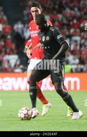 Bayern Monaco, 20 ottobre 2021, Dayot Upamecano del Bayern Monaco di Baviera durante la UEFA Champions League, la partita di calcio del Gruppo e tra SL Benfica e Bayern Monaco di Baviera il 20 ottobre 2021 all'Estadio da Luz di Lisbona, Portogallo - Foto: Laurent Lairys/DPPI/LiveMedia Foto Stock