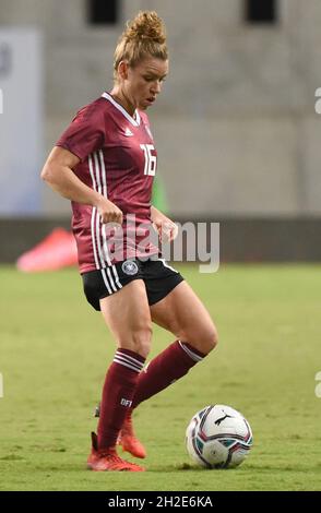 Petach Tikwa, Israele. 21 ottobre 2021. Calcio, Donne: Qualificazioni alla Coppa del mondo Europa, Gruppo H, Israele - Germania, allo Stadio HaMosava. Linda Dallmann in azione in Germania. Credit: Berney Ardov/dpa/Alamy Live News Foto Stock