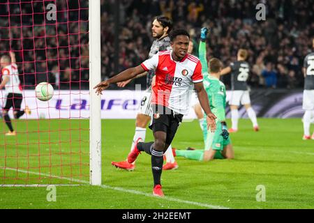 ROTTERDAM, PAESI BASSI - OTTOBRE 21: Luis Sinisterra di Feyenoord Rotterdam con il 3-1 durante la partita della UEFA Conference League Group Stage tra Feyenoord e 1. FC Union Berlin allo Stadion Feijenoord il 21 ottobre 2021 a Rotterdam, Paesi Bassi (Foto di Yannick Verhoeven/Orange Pictures) Foto Stock