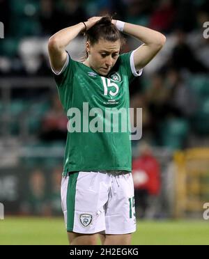 Lucy Quinn della Repubblica d’Irlanda reagisce dopo un’infortunata mancanza durante la partita di qualificazione della Coppa del mondo delle donne FIFA 2023 al Tallaght Stadium di Dublino. Data foto: Giovedì 21 ottobre 2021. Foto Stock