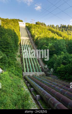 Kochel am See: Walchensee Centrale idroelettrica, i sei penstocks in alta Baviera, Baviera, Baviera, Germania Foto Stock